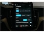 Volvo XC60 2.0 T6 AWD 293kW/399pk Aut8 Plug-in hybrid Ultra Dark Facelift! LUCHTVERING + PANORAMADAK + HARMAN/KARDON + ADAPT.CRUISE + HEAD-UP + STOELVERWARMING V&A + STUURVERWARMING + GOOGLE DASH + 360 CAMERA + BLIS + PARKSENSOREN + 21" LM-VELGEN!!