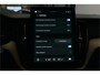 Volvo XC60 2.0 T6 AWD 293kW/399pk Aut8 Plug-in hybrid Ultra Dark Facelift! LUCHTVERING + PANORAMADAK + HARMAN/KARDON + ADAPT.CRUISE + HEAD-UP + STOELVERWARMING V&A + STUURVERWARMING + GOOGLE DASH + 360 CAMERA + BLIS + PARKSENSOREN + 21" LM-VELGEN!!