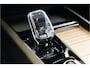 Volvo XC60 2.0 T6 AWD 293kW/399pk Aut8 Plug-in hybrid Ultra Dark Facelift! LUCHTVERING + PANORAMADAK + HARMAN/KARDON + ADAPT.CRUISE + HEAD-UP + STOELVERWARMING V&A + STUURVERWARMING + GOOGLE DASH + 360 CAMERA + BLIS + PARKSENSOREN + 21" LM-VELGEN!!