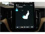 Volvo XC60 2.0 T6 AWD 293kW/399pk Aut8 Plug-in hybrid Ultra Dark Facelift! LUCHTVERING + PANORAMADAK + HARMAN/KARDON + ADAPT.CRUISE + HEAD-UP + STOELVERWARMING V&A + STUURVERWARMING + GOOGLE DASH + 360 CAMERA + BLIS + PARKSENSOREN + 21" LM-VELGEN!!