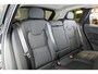 Volvo XC60 2.0 T6 AWD 293kW/399pk Aut8 Plug-in hybrid Ultra Dark Facelift! LUCHTVERING + PANORAMADAK + HARMAN/KARDON + ADAPT.CRUISE + HEAD-UP + STOELVERWARMING V&A + STUURVERWARMING + GOOGLE DASH + 360 CAMERA + BLIS + PARKSENSOREN + 21" LM-VELGEN!!