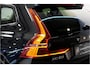 Volvo XC60 2.0 T6 293kW/399pk Aut8 Plug-in hybrid Ultra Dark PANORAMADAK + HARMAN/KARDON + ADAPT.CRUISE + HEAD-UP + STOELVERWARMING V&A + STUURVERWARMING + GOOGLE DASH + 360 CAMERA + BLIS + CTA + LUCHTVERING + 21" LM-VELGEN!!