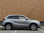 Suzuki Vitara 1.0 Boosterjet Select | Apple Carplay | Android Auto | Navigatie | Stoelverwarming | DAB+ | Camera | Cruise Control | 17" Lichtmetaal | Airconditioning | LED |