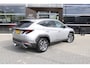 Hyundai Tucson Comfort | Trekhaak | 1650KG TREKGEWICHT | | 10,25-inch Multimediascherm met navigatie | Achterbank in delen neerklapbaar (40:20:40) | Achteruitrijcamera met dynamische hulplijnen