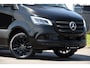 Mercedes-Benz Sprinter 319 V6 3.0 CDI L2H2 DC Black Edition Full Options! 360 Camera, Cruise, Carplay, 10,5'' Mbux, LED, 2 x Geveerde stoel, Stoelverwarming, Sensoren, Uniek!