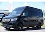Mercedes-Benz Sprinter 319 V6 3.0 CDI L2H2 DC Black Edition Full Options! 360 Camera, Cruise, Carplay, 10,5'' Mbux, LED, 2 x Geveerde stoel, Stoelverwarming, Sensoren, Uniek!