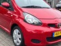 Toyota Aygo 1.0-12V Aspiration Red Navigator NL-AUTO-NAP