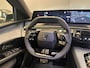 Peugeot 5008 1.2 Hybrid 136 GT Camera | Stoel + Stuurverwarming | Camera | Carplay | Digitaal Dashboard | Leder/Stof | Climate | Achteruitrijcamera | Cruise control adaptief met Stop&Go | DAB ontvanger