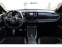 Abarth 600e 280 pk Scorpionissima 54 kWh / Navigatie / Camera / Sportstoelen / Elektr. kofferklep / PDC V+A / Stuur -en Stoelverwarmd / Dodehoek / 20'' LMV