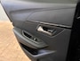 Peugeot 208 Hybrid 100 e-DCS6 GT Camera | Leder/Stof | Carplay | 17LMV | Dode hoek | Clima | Cruise | Carplay | Bluetooth | Navigatie | Getint glas | Achteruitrijcamera | Apple Carplay/Android Auto|telefoonintegratie premium | Cruise control