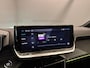Peugeot 208 Hybrid 100 e-DCS6 GT Camera | Leder/Stof | Carplay | 17LMV | Dode hoek | Clima | Cruise | Carplay | Bluetooth | Navigatie | Getint glas | Achteruitrijcamera | Apple Carplay/Android Auto|telefoonintegratie premium | Cruise control