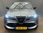 Alfa Romeo Junior 1.2 Turbo Hybrid Ibrida Speciale 17" Lichtmetaal | Adaptieve Cruise | Leder/Stof | Digitaal Dashboard | Stoelverwarming | LED | Parkeersensoren | Achteruitrijcamera | Airco (automatisch) | Apple Carplay/Android Auto|telefoonintegratie premium