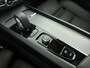 Volvo XC60 2.0 T6 Plug-in hybrid AWD Ultra Dark | Trekhaak | PDC V+A en 360 camera | BLIS | Panoramadak | Stoel + Stuurverwarming | Keyless Entry + Start |