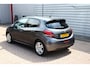 Peugeot 208 1.2 PureTech Signature O.a: PDC, Airco, Navi, Carplay, DAB, Cruise, Etc. All-in prijs!