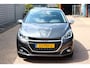 Peugeot 208 1.2 PureTech Signature O.a: PDC, Airco, Navi, Carplay, DAB, Cruise, Etc. All-in prijs!