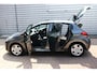 Peugeot 208 1.2 PureTech Signature O.a: PDC, Airco, Navi, Carplay, DAB, Cruise, Etc. All-in prijs!