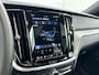 Volvo V60 T6 Recharge Ultra Dark | 19" | Sportstoelen | Trekhaak | Panoramadak | Head-up | 360 Camera | Harman Kardon | Elektr. verst. Stoelen | Full LED | Adaptieve Cruise | BLIS