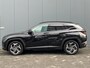 Hyundai Tucson 1.6 T-GDI 265pk PHEV Premium 4WD (299,- p/m Demo Deal!) | Leder | Carplay | Climate | Keyless | Navigatie | Elek. Klep | Full - Led | 360 Camera | KRELL Audio | Elek. Stoelen | 19" Lichtmetaal | Winterpakket | Stoelventilatie | Dodehoek Detectie