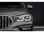 BMW X6 xDrive40i High Executive HUD | H&K | Pano | Luchtvering | 360 Camera | Stuurverwarming | Memory seats | Trekhaak | Adapt. Cruise Control + Zelfsturende functie