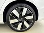 Volvo V60 T6 Recharge Ultra Dark | 19" | Sportstoelen | Trekhaak | Panoramadak | 360 Camera | Head-up | Harman Kardon | Elektr. verst. Stoelen | Full LED | Adaptieve Crusie | BLIS
