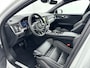 Volvo V60 T6 Recharge Ultra Dark | 19" | Sportstoelen | Trekhaak | Panoramadak | 360 Camera | Head-up | Harman Kardon | Elektr. verst. Stoelen | Full LED | Adaptieve Crusie | BLIS