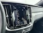 Volvo V60 T6 Recharge Ultra Dark | 19" | Sportstoelen | Trekhaak | Panoramadak | 360 Camera | Harman Kardon | Head-Up | Elektr. verst. Stoelen | Full LED | Adaptieve Cruise | BLIS
