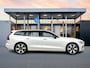 Volvo V60 T6 Recharge Ultra Dark | 19" | Sportstoelen | Trekhaak | Panoramadak | 360 Camera | Harman Kardon | Head-Up | Elektr. verst. Stoelen | Full LED | Adaptieve Cruise | BLIS