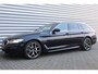 BMW 5-Serie Touring 530e 292PK X-DRIVE HIGH EXECUTIVE M-SPORT / NAVI / LEDER / LASER-LED / CLIMA / PDC / 19" LMV / CAMERA / KEYLESS / HARMAN KARDON / PANO. DAK / WEGKLAP. TREKHAAK / WINTERPAKKET / ADAPT. CRUISECONTROL / NIEUWSTAAT !!