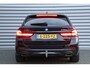 BMW 5-Serie Touring 530e 292PK X-DRIVE HIGH EXECUTIVE M-SPORT / NAVI / LEDER / LASER-LED / CLIMA / PDC / 19" LMV / CAMERA / KEYLESS / HARMAN KARDON / PANO. DAK / WEGKLAP. TREKHAAK / WINTERPAKKET / ADAPT. CRUISECONTROL / NIEUWSTAAT !!