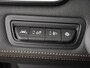 Renault Clio 1.0 TCe Initiale Paris 90pk | Lederen bekleding | Dodehoekdetectie | Bose audio | Navigatie | Keyless | Privacy glass | Camera achter | 17"LMV