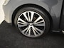 Renault Clio 1.0 TCe Initiale Paris 90pk | Lederen bekleding | Dodehoekdetectie | Bose audio | Navigatie | Keyless | Privacy glass | Camera achter | 17"LMV