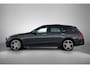 Mercedes-Benz C-klasse Estate 300 e AMG Nightpakket Plug-In Hybride | Panoramadak | Trekhaak | Alarm | 360°-camera | Head up Display | Dode Hoek ass | Memory | Inclusief 24 maanden Mercedes-Benz Certified garantie voor Europa.