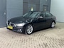 BMW 3-Serie 328i xDrive High Executive | Trekhaak | Bi-Xenon | Leder | PDC Voor + Achter | Cruise | 17 Inch