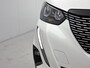 Peugeot 2008 SUV Allure Pack 130pk Automaat | Navigatie via Apple Carplay / Android Auto | Achteruitrijcamera | 3D Cockpit | Climate Control | Cruise Control | Led koplampen | Parkeersensoren | Keyless start | Bluetooth | DAB+ radio | Donker getint glas | 17" lichtmetalen velgen |