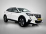 Peugeot 2008 SUV Allure Pack 130pk Automaat | Navigatie via Apple Carplay / Android Auto | Achteruitrijcamera | 3D Cockpit | Climate Control | Cruise Control | Led koplampen | Parkeersensoren | Keyless start | Bluetooth | DAB+ radio | Donker getint glas | 17" lichtmetalen velgen |