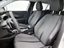 Peugeot 2008 SUV Allure Pack 130pk Automaat | Navigatie via Apple Carplay / Android Auto | Achteruitrijcamera | 3D Cockpit | Climate Control | Cruise Control | Led koplampen | Parkeersensoren | Keyless start | Bluetooth | DAB+ radio | Donker getint glas | 17" lichtmetalen velgen |