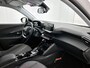 Peugeot 2008 SUV Allure Pack 130pk Automaat | Navigatie via Apple Carplay / Android Auto | Achteruitrijcamera | 3D Cockpit | Climate Control | Cruise Control | Led koplampen | Parkeersensoren | Keyless start | Bluetooth | DAB+ radio | Donker getint glas | 17" lichtmetalen velgen |