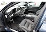 Volvo S60 B3 R-Design | Panoramadak | Stoelverwarming | Adaptive Cruise Control | Parkeerverwarming | BLIS | Parkeersensoren voor + achter | Parkeersensoren voor + achter | Parkeercamera | 19'' Lichtmetalen velgen |
