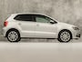 Volkswagen Polo 1.2 TSI Sportline (NAVIGATIE, CLIMATE, STOELVERWARMING, GETINT GLAS, SPORTSTOELEN, LM VELGEN, MULTIFUNCTIONEEL STUURWIEL, PARKEERSENSOREN, NIEUWSTAAT)