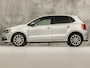 Volkswagen Polo 1.2 TSI Sportline (NAVIGATIE, CLIMATE, STOELVERWARMING, GETINT GLAS, SPORTSTOELEN, LM VELGEN, MULTIFUNCTIONEEL STUURWIEL, PARKEERSENSOREN, NIEUWSTAAT)