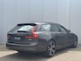 Volvo V90 T8 Plug-in hybrid AWD Ultra Dark | Bowers & Wilkins Premium Audio | Luchtvering | Gelamineerde zijruiten | Semi-Electrische wegklapbare trekhaak | 20" Lichtmetalen velgen | Massage in voorstoelen | Stoelventilatie | Stoelverwarming | 360° Parkeercamera