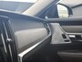Volvo V90 T8 Plug-in hybrid AWD Ultra Dark | Bowers & Wilkins Premium Audio | Luchtvering | Gelamineerde zijruiten | Semi-Electrische wegklapbare trekhaak | 20" Lichtmetalen velgen | Massage in voorstoelen | Stoelventilatie | Stoelverwarming | 360° Parkeercamera