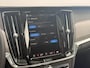 Volvo V90 T8 Plug-in hybrid AWD Ultra Dark | Bowers & Wilkins Premium Audio | Luchtvering | Gelamineerde zijruiten | Semi-Electrische wegklapbare trekhaak | 20" Lichtmetalen velgen | Massage in voorstoelen | Stoelventilatie | Stoelverwarming | 360° Parkeercamera