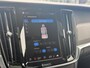 Volvo V90 T8 Plug-in hybrid AWD Ultra Dark | Bowers & Wilkins Premium Audio | Luchtvering | Gelamineerde zijruiten | Semi-Electrische wegklapbare trekhaak | 20" Lichtmetalen velgen | Massage in voorstoelen | Stoelventilatie | Stoelverwarming | 360° Parkeercamera