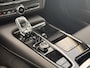 Volvo V90 T8 Plug-in hybrid AWD Ultra Dark | Bowers & Wilkins Premium Audio | Luchtvering | Gelamineerde zijruiten | Semi-Electrische wegklapbare trekhaak | 20" Lichtmetalen velgen | Massage in voorstoelen | Stoelventilatie | Stoelverwarming | 360° Parkeercamera