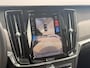 Volvo V90 T8 Plug-in hybrid AWD Ultra Dark | Bowers & Wilkins Premium Audio | Luchtvering | Gelamineerde zijruiten | Semi-Electrische wegklapbare trekhaak | 20" Lichtmetalen velgen | Massage in voorstoelen | Stoelventilatie | Stoelverwarming | 360° Parkeercamera