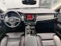 Volvo V90 T8 Plug-in hybrid AWD Ultra Dark | Bowers & Wilkins Premium Audio | Luchtvering | Gelamineerde zijruiten | Semi-Electrische wegklapbare trekhaak | 20" Lichtmetalen velgen | Massage in voorstoelen | Stoelventilatie | Stoelverwarming | 360° Parkeercamera