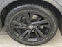 Volkswagen Tiguan 1.5 TSI 150pk Automaat R-Line Business+ | Panoramadak | Leder | Trekhaak | Winter en Assistentie pakket | H & K