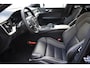 Volvo V60 T6 350PK Automaat Plug-in hybrid AWD Plus Dark / Navigatie / 360 Camera / Harman Kardon / Stuur & Stoelverwarming / LM Velgen / Trekhaak