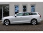 Volvo V60 B3 Automaat Business Pro | Adaptieve Cruise Control Met Pilot Assist | BLIS Dodehoekdetectie | Apple Carplay/Android Auto | Electronic Climate Control | DAB+ | Keyless Entry | Elektrische Achterklep | 17" Lichtmetalen Velgen | Park Assist Achter